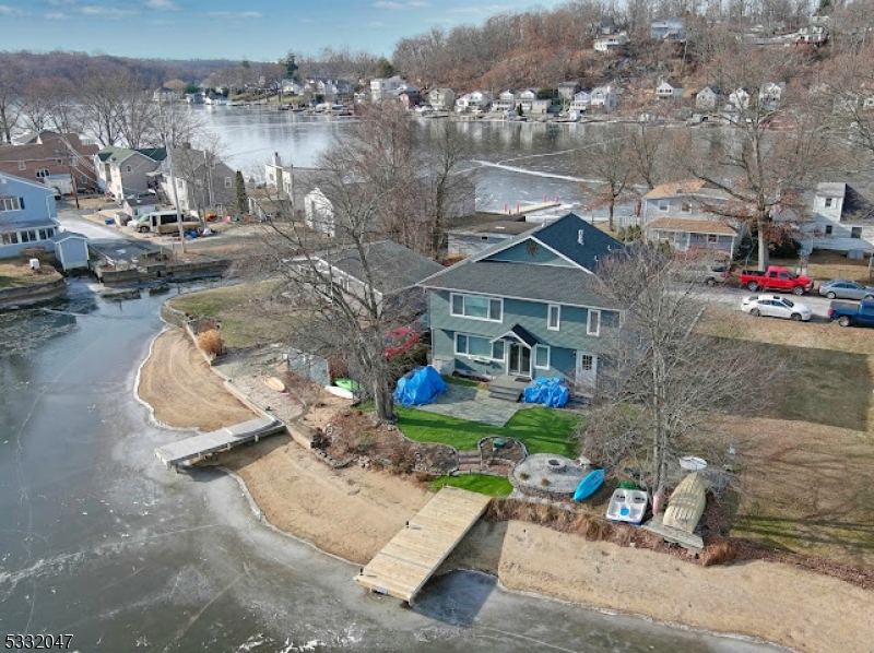 Benedict Cove..Lakefront - Residential