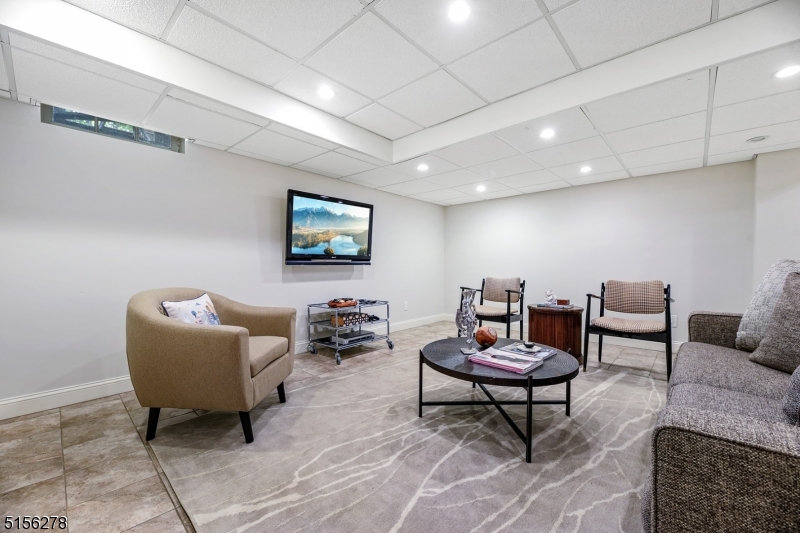 OLD SHORT HILLS - Residential