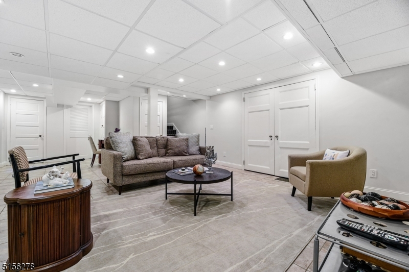 OLD SHORT HILLS - Residential