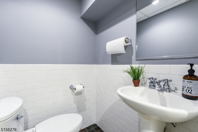 OLD SHORT HILLS - Residential