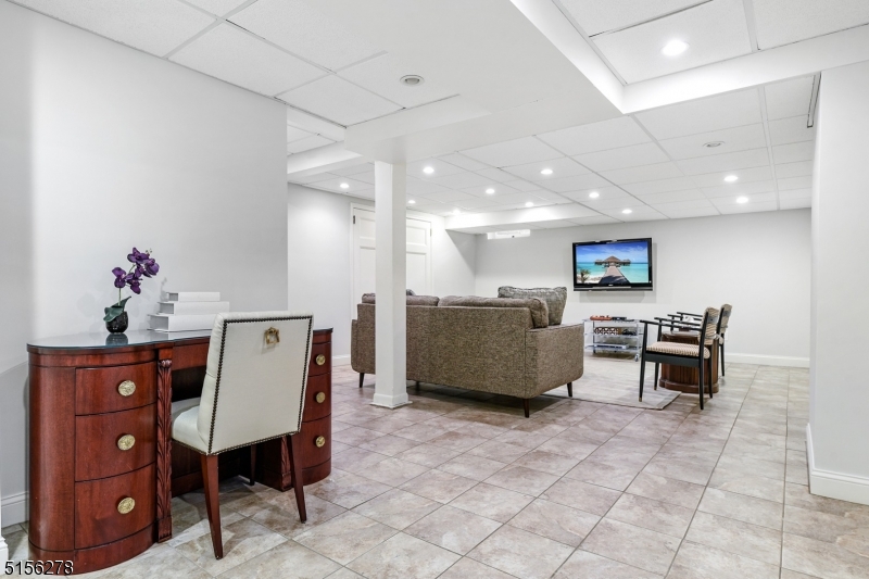 OLD SHORT HILLS - Residential