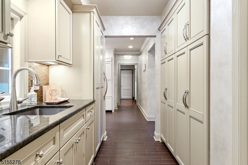 OLD SHORT HILLS - Residential