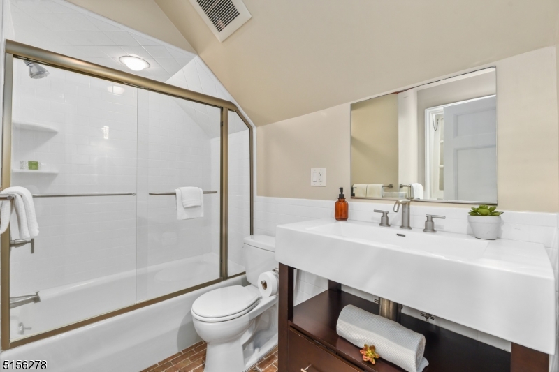 OLD SHORT HILLS - Residential