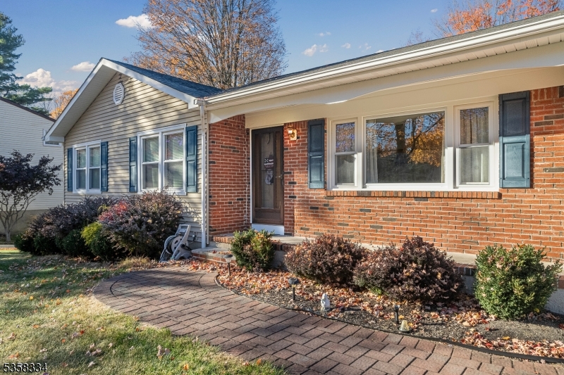 81 Woodbine Ave