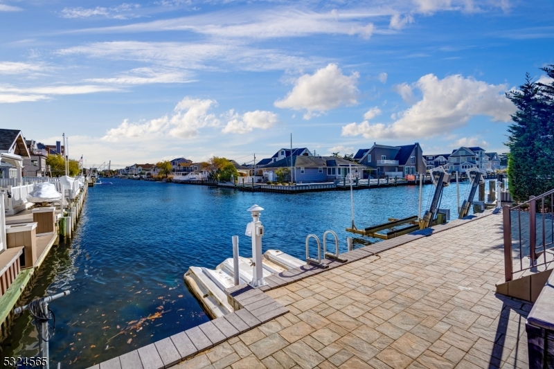 Mantoloking Shores - Residential