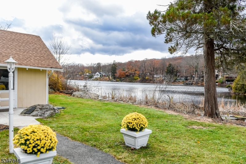 Gordon Lakes - Residential