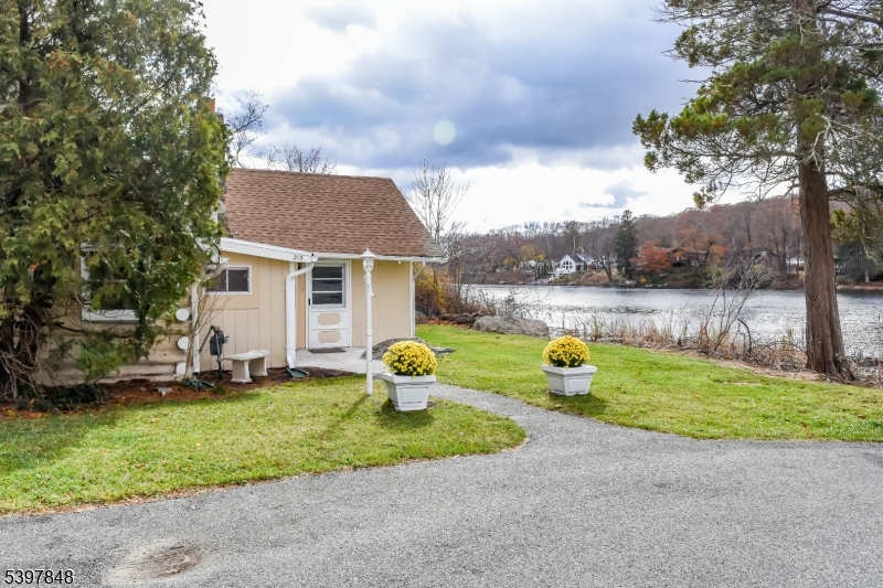 Gordon Lakes - Residential