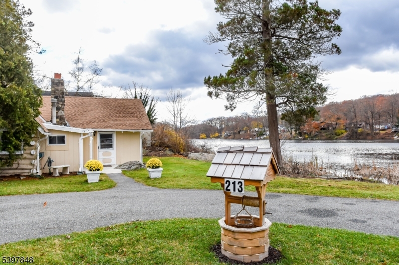 Gordon Lakes - Residential