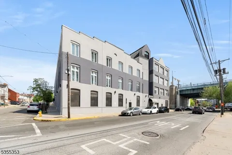 MLS: 3960794