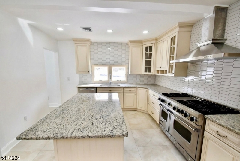 OAK RIDGE / MILTON - Residential