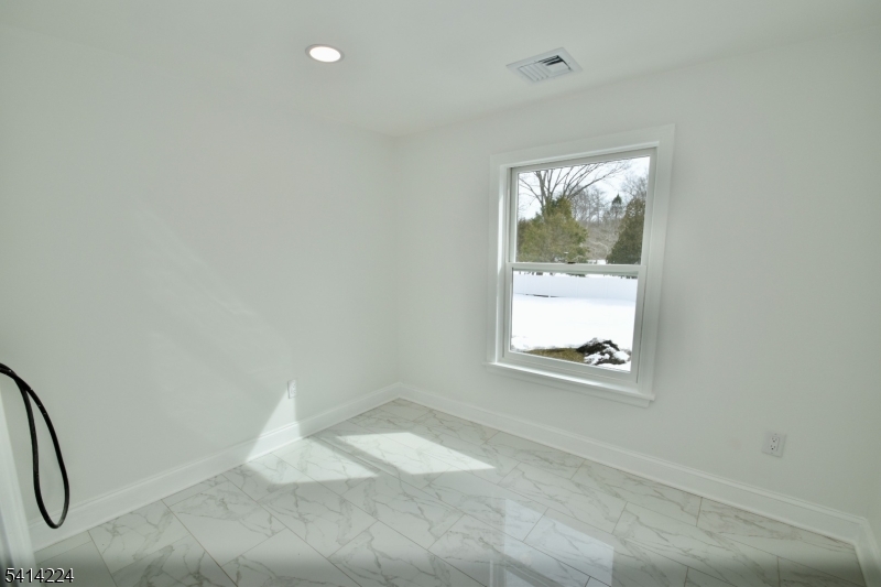 OAK RIDGE / MILTON - Residential