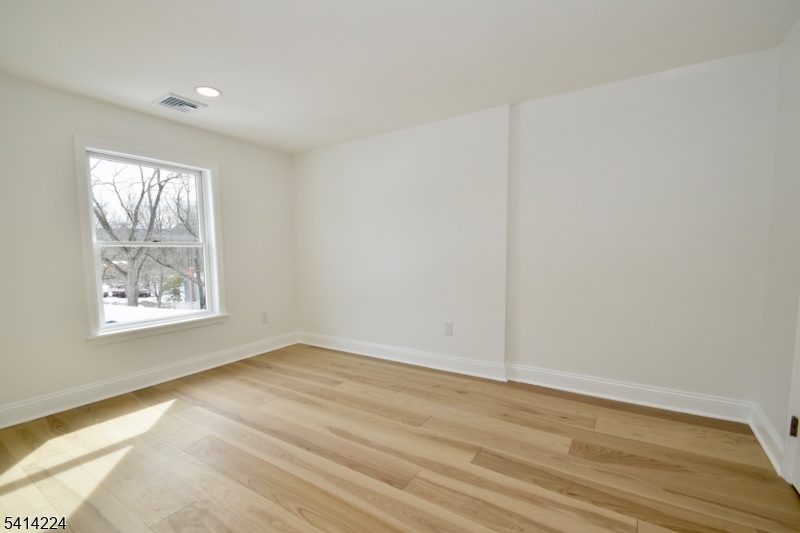 OAK RIDGE / MILTON - Residential