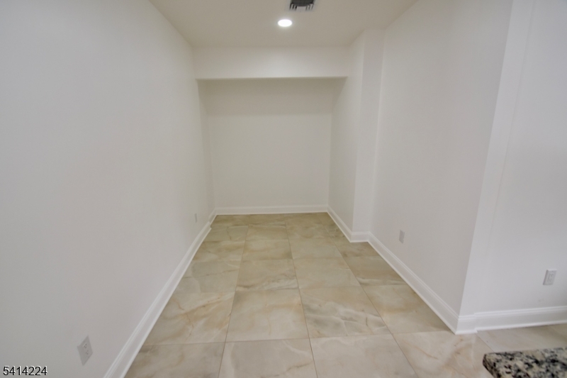 OAK RIDGE / MILTON - Residential