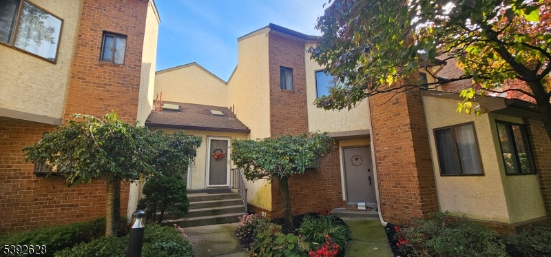 Country Club Villas - Residential