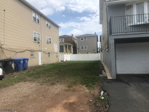 MLS: 3953771