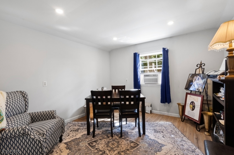 WILLOW GROVE - Commercial Sale