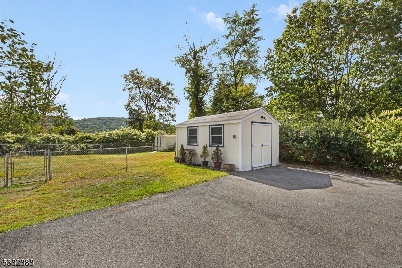 WILLOW GROVE - Commercial Sale