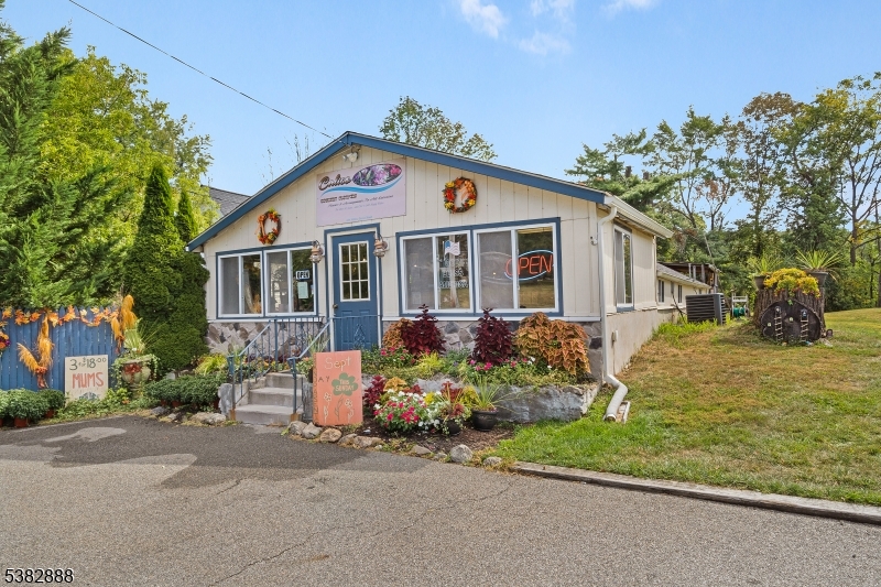 WILLOW GROVE - Commercial Sale