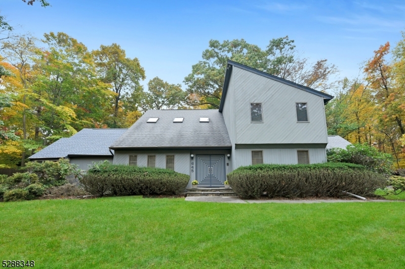 View Franklin Lakes Boro, NJ 07417 house