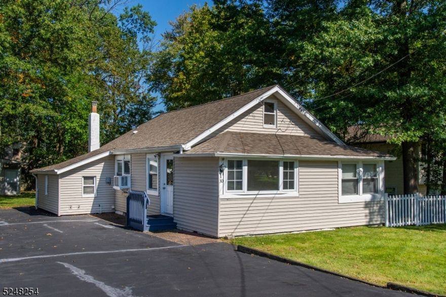 Lovely 2 Bedroom, 1 Bath home with bonus living spaces. Freshly painted, New floors, ceiling fans and Brand New Range, Washer and Dryer.  Spacious full attic that allows plenty of storage.  Extra cottage lends a large bonus space - there is an extra shed storage as well. Quiet and convenient location close to the center of Morristown, new shopping center, and all major highways 287, 80, 24.  An amazing prime location!