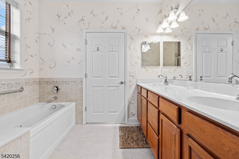 Four Seasons - Residential