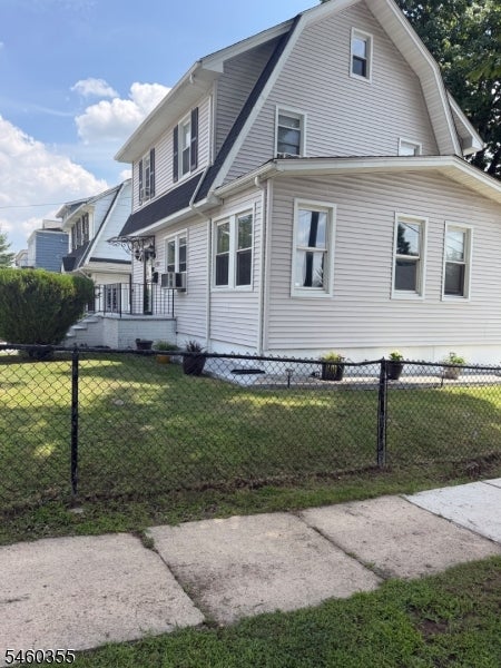 200 Lincoln Pl - Photo 2