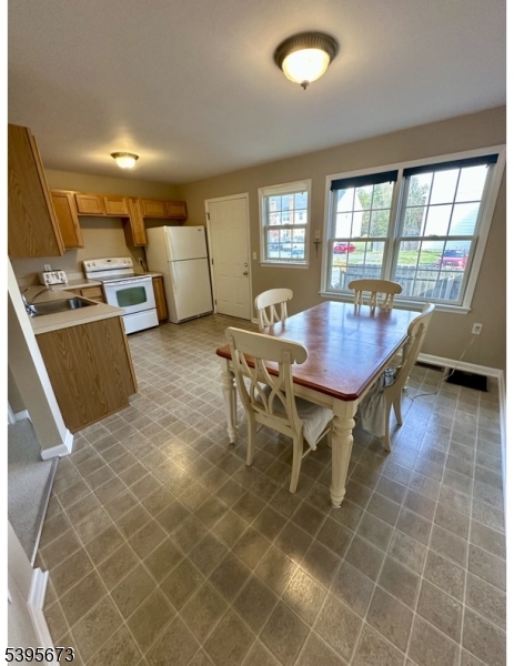 WILLIAMSBURG SQUARE - Residential