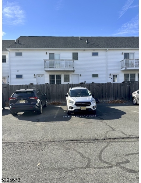 WILLIAMSBURG SQUARE - Residential