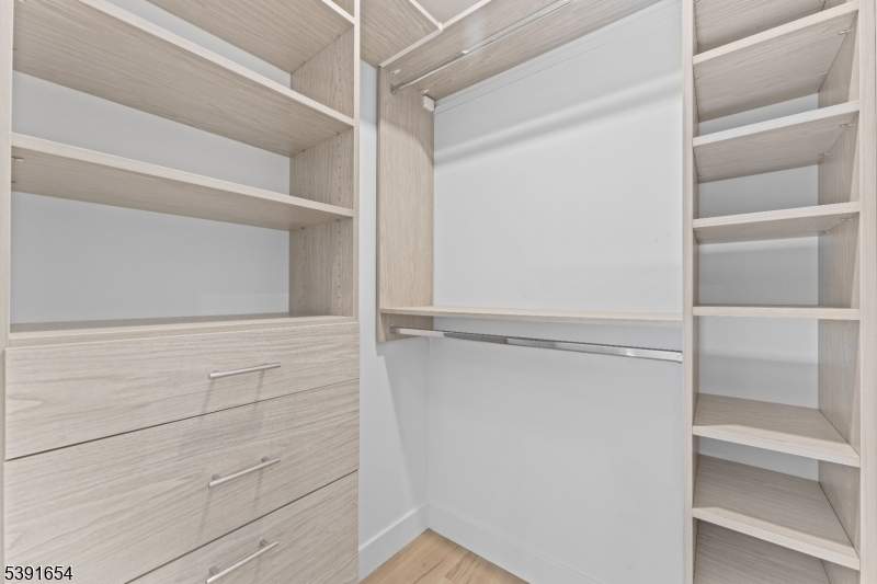 Lexington on Broadway - Residential