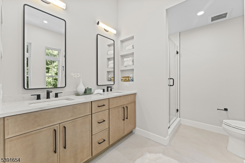 Lexington on Broadway - Residential