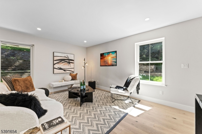 Lexington on Broadway - Residential