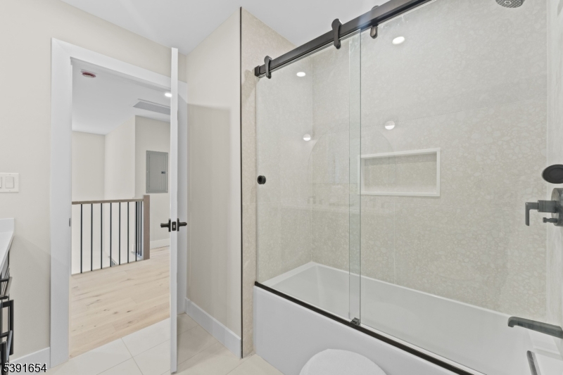 Lexington on Broadway - Residential