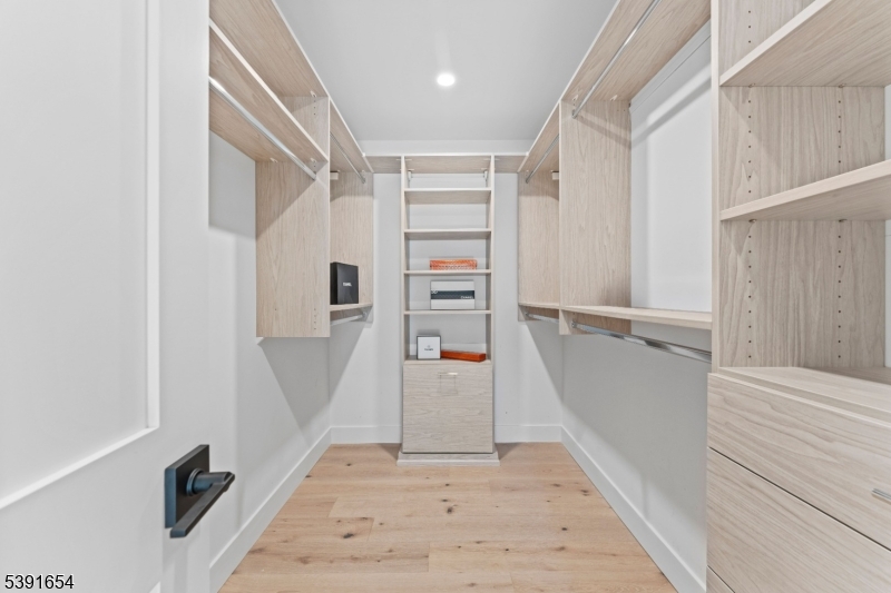 Lexington on Broadway - Residential