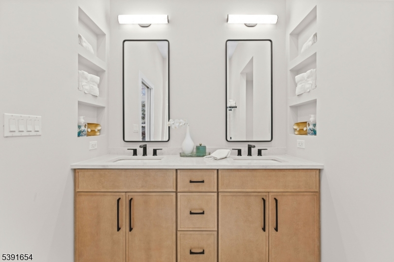 Lexington on Broadway - Residential