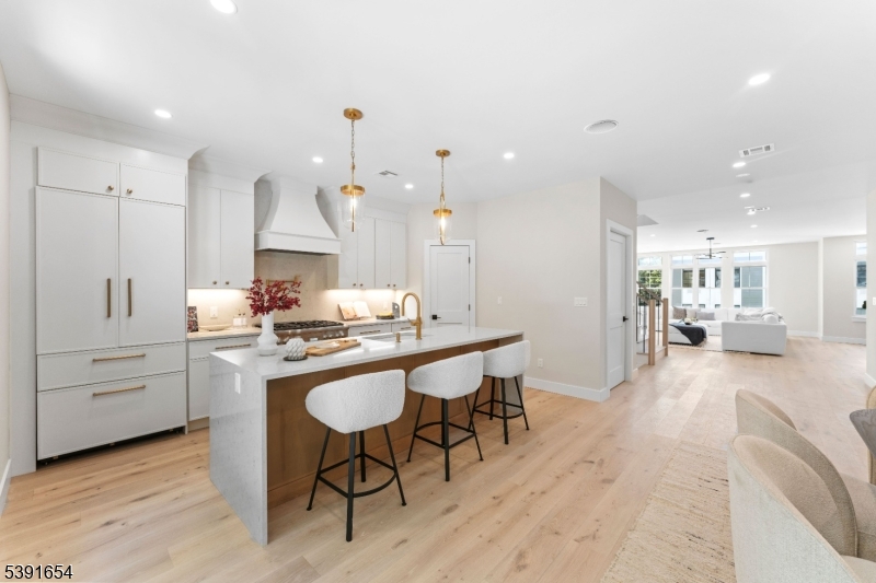 Lexington on Broadway - Residential