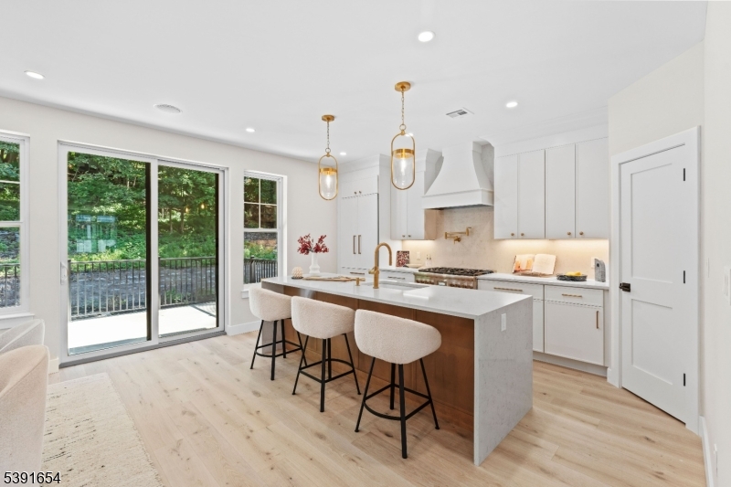 Lexington on Broadway - Residential