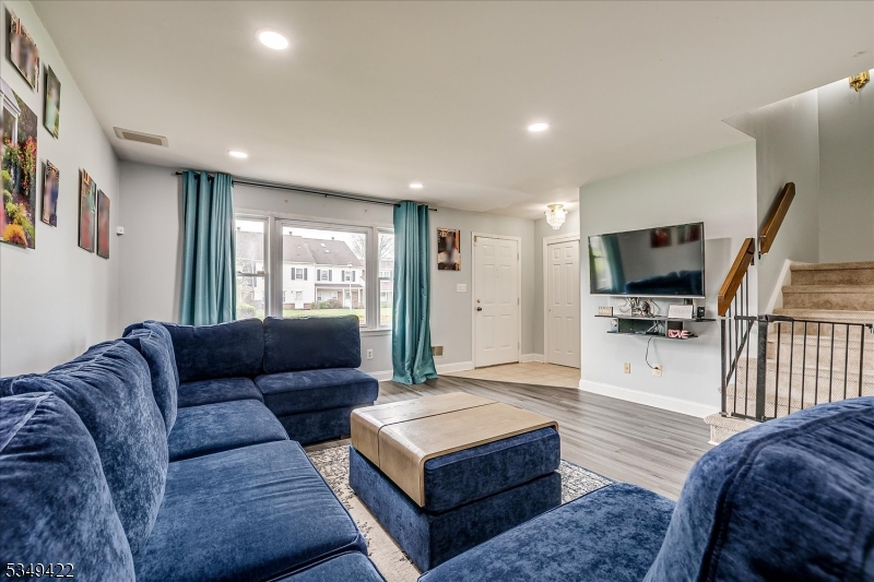 Scotch Plains Twp., New Jersey 07076, United States, 2 Bedrooms Bedrooms, ,3 BathroomsBathrooms,Residential,Active,105691