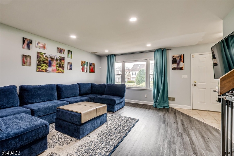 Scotch Plains Twp., New Jersey 07076, United States, 2 Bedrooms Bedrooms, ,3 BathroomsBathrooms,Residential,Active,105691