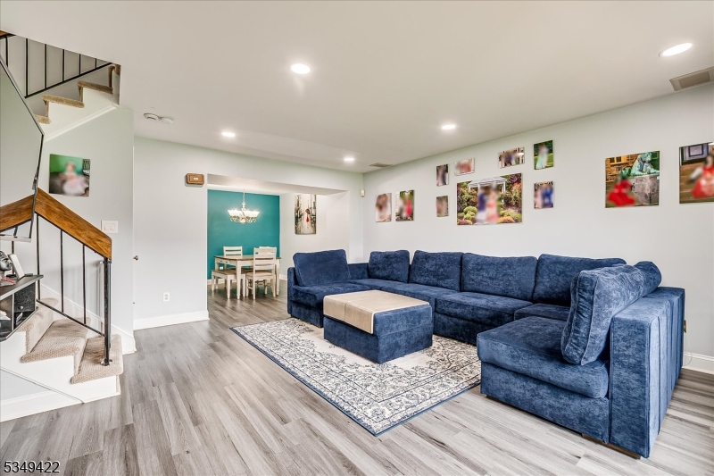 Scotch Plains Twp., New Jersey 07076, United States, 2 Bedrooms Bedrooms, ,3 BathroomsBathrooms,Residential,Active,105691