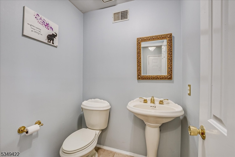 Scotch Plains Twp., New Jersey 07076, United States, 2 Bedrooms Bedrooms, ,3 BathroomsBathrooms,Residential,Active,105691