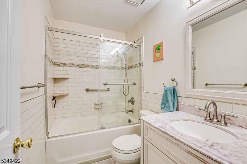 Scotch Plains Twp., New Jersey 07076, United States, 2 Bedrooms Bedrooms, ,3 BathroomsBathrooms,Residential,Active,105691