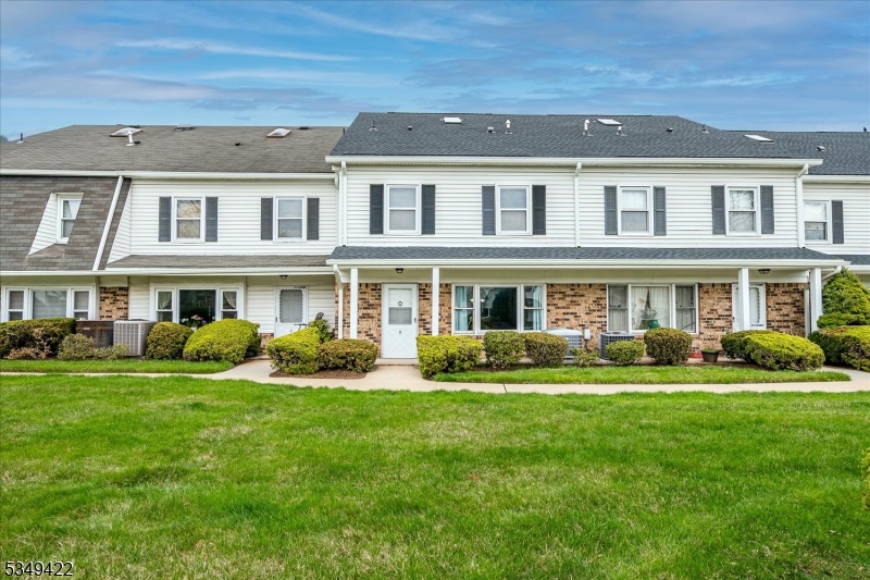 Scotch Plains Twp., New Jersey 07076, United States, 2 Bedrooms Bedrooms, ,3 BathroomsBathrooms,Residential,Active,105691