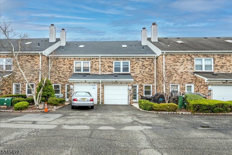 Scotch Plains Twp., New Jersey 07076, United States, 2 Bedrooms Bedrooms, ,3 BathroomsBathrooms,Residential,Active,105691