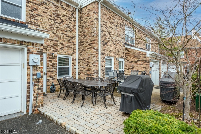 Scotch Plains Twp., New Jersey 07076, United States, 2 Bedrooms Bedrooms, ,3 BathroomsBathrooms,Residential,Active,105691