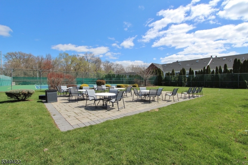 Scotch Plains Twp., New Jersey 07076, United States, 2 Bedrooms Bedrooms, ,3 BathroomsBathrooms,Residential,Active,105691