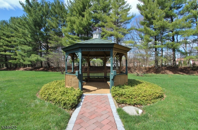 Scotch Plains Twp., New Jersey 07076, United States, 2 Bedrooms Bedrooms, ,3 BathroomsBathrooms,Residential,Active,105691