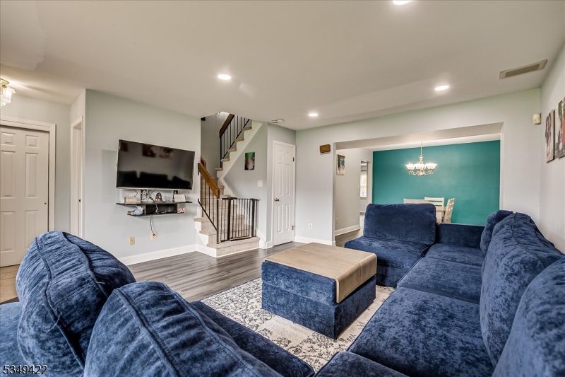 Scotch Plains Twp., New Jersey 07076, United States, 2 Bedrooms Bedrooms, ,3 BathroomsBathrooms,Residential,Active,105691