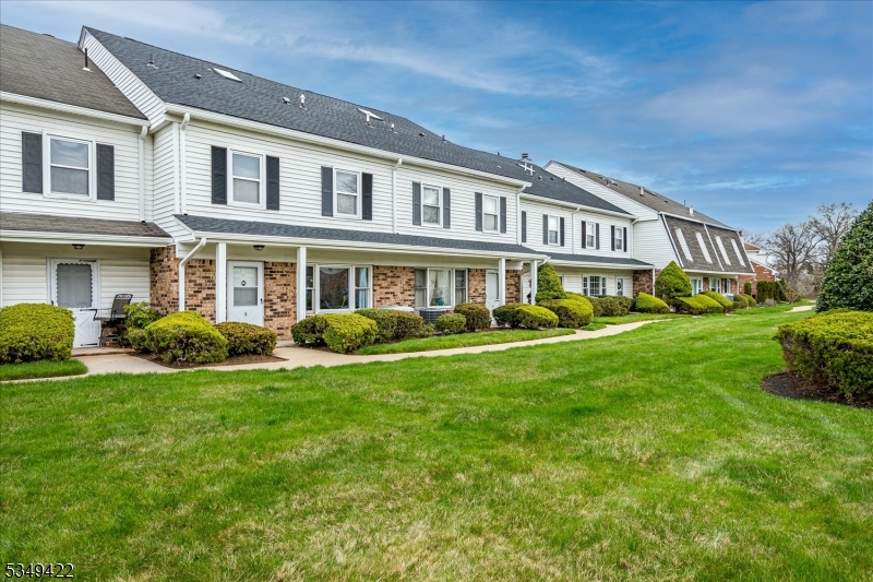 Scotch Plains Twp., New Jersey 07076, United States, 2 Bedrooms Bedrooms, ,3 BathroomsBathrooms,Residential,Active,105691