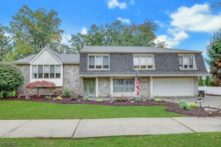 Photo 1 of 28 — 32 Clinton Ln, Wayne Twp., NJ 07470