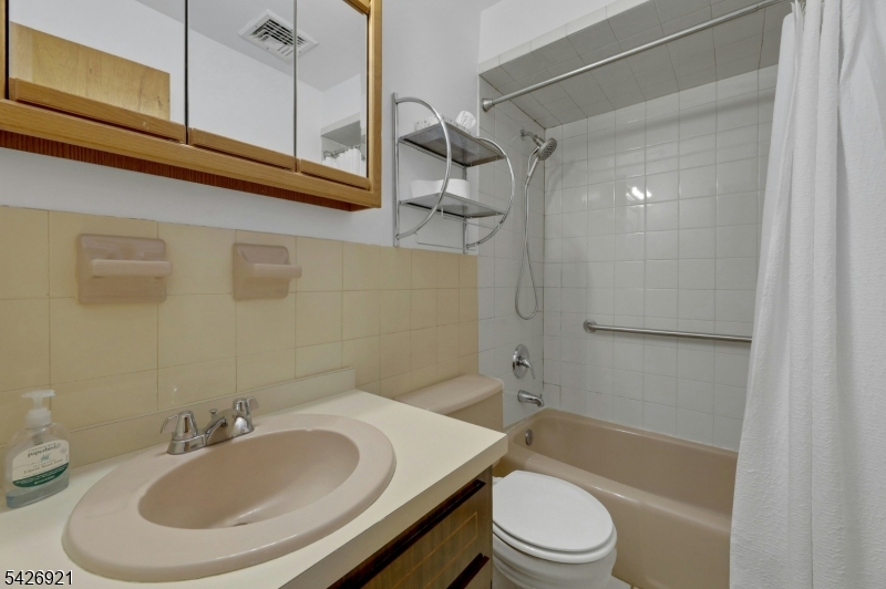 Cecilia Gardens Condo Assoc - Residential